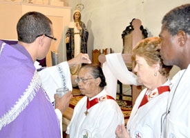 Em Duas Barras padre Jorge Getúlio celebra Missa das Cinzas e lança CF 2012 