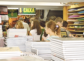 Confira dicas para economizar  na compra do material escolar