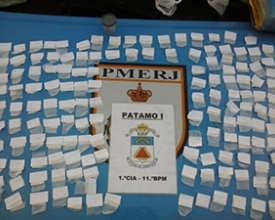 POLÍCIA - Tráfico escondia cocaína em fundo falso de parede no Alto de Olaria 
