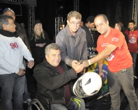 Guarda Municipal recebe motocicleta que será usada na Ronda Escolar 