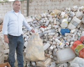 Associação conscientiza produtores rurais a  devolver embalagens de agrotóxicos vazias