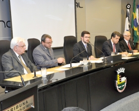 Câmara Municipal homenageia Ucam