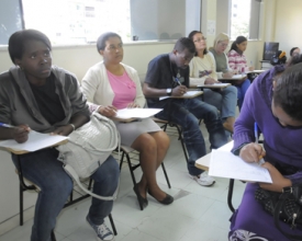 Alunos do Cevest participam de entrevista para preencher vagas na Triumph