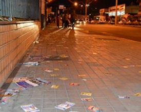 ELEIÇÕES 2014 - Ruas e avenidas ficam repletas de panfletos de candidatos