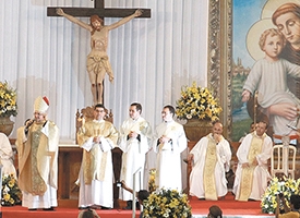 Diocese ordena sacerdotes  e celebra a sua padroeira