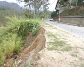 Trechos desabados desde janeiro preocupam moradores do Santa Eliza