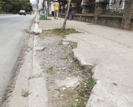 Andar pelas calçadas  da cidade é um risco