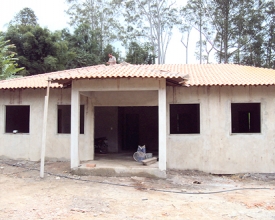Posto de Saúde de Tapera recebe calçamento na chegada