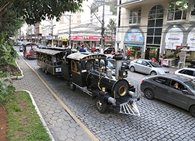 Trem do Samba anima as ruas de Nova Friburgo
