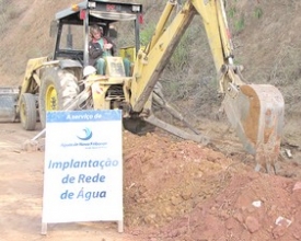 Águas de Nova Friburgo inicia obras de extensão de rede que irá beneficiar casas populares no Parque das Flores