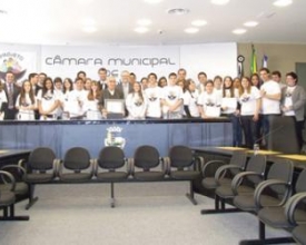 Câmara empossa 21 jovens vereadores