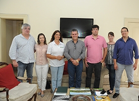 Representantes da Cooperativa de Proteção Animal participam de encontro com prefeito
