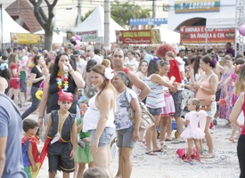 Baile infantil agita a Praça Dermeval