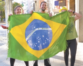 A bandeira do Brasil e suas criativas variações durante o mundial