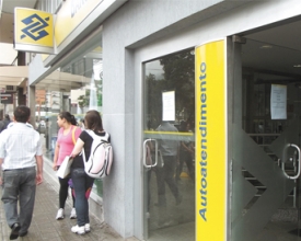 Sem salários e 13º, vigilantes do BB e Caixa fazem paralisação  