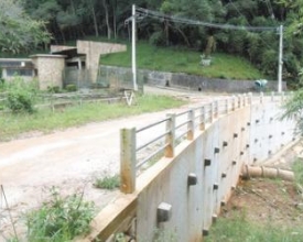 Ponte da Saudade: moradores reclamam de obra parada e atraso na capina das ruas