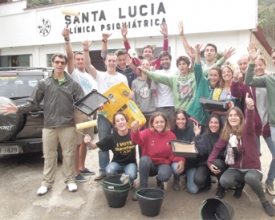 Jovens espanhóis dão exemplo de  solidariedade na Clínica Santa Lúcia