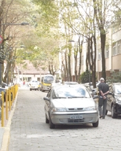 Ariosto Bento de Mello com mão  invertida a partir desta segunda