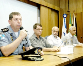 Guardas municipais, coordenadores e fiscais de postura recebem homenagem