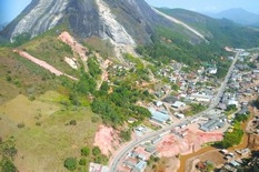Prefeito sobrevoa novamente o município para apelar ao Estado por mais obras