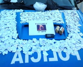 Incursão da PM no Dedé arrecada 870  sacolés de pó: jovem de 19 anos é preso