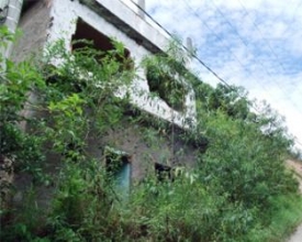Casas ainda sem previsão para demolição na Vilage