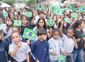Estudantes abrilhantam a festa do aniversário de Nova Friburgo 
