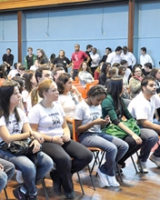 Adoração dos jovens da Diocese contagia moradores do Cônego   