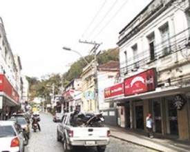 Posturas garante que não há proibição de música ao vivo em bares