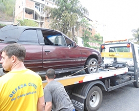 Defesa Civil e Trânsito retira veículos abandonados do centro de Cantagalo