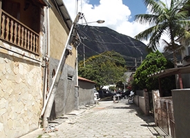 Poste oferece risco em Duas Pedras