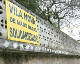 SOS Vila Nova: moradores espalham faixas de protesto  contra o abandono do bairro após 18 meses da catástrofe