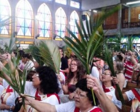 Solenidades do Domingo de Ramos abrem a Semana Santa com milhares de fiéis