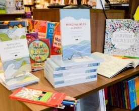 Livros de colorir viram febre entre adultos