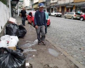 Moradores se queixam de descarte irregular de lixo
