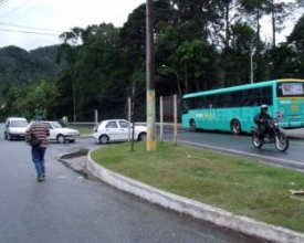 Concessionária realiza reparos em trechos da RJ-116 atingidos por enxurrada