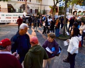 Friburguenses protestam contra arquivamento da CPI da Saúde