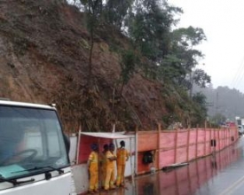 Obra causa retenção no trânsito em Duas Pedras