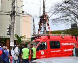 Jovem morre eletrocutado em poste no Centro