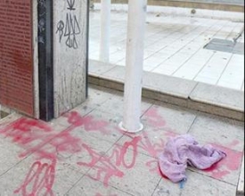 Praça Dermeval ainda mais descaracterizada pelo vandalismo e a ocupação indevida