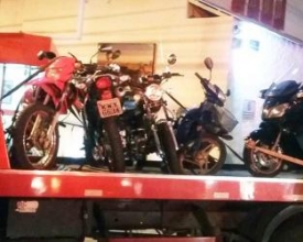 Blitz da PM no centro da cidade recolhe motocicletas em situação irregular