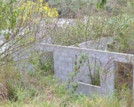 Casas populares na Granja Spinelli: obras permanecem abandonadas