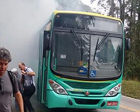 Passageiros se assustam com fumaça em ônibus da linha São Pedro da Serra