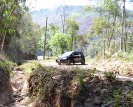 Ruas esburacadas e esgoto a céu aberto no Coelhão