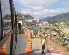 Começa o “pare e siga” na Avenida Roberto Silveira