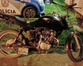 PM prende jovens e recupera carro e moto em Trajano de Moraes