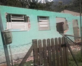 Acusado de demolir escola em Macaé de Cima diz que o terreno é sua propriedade