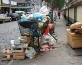 Rua General Osório: descarte irregular de lixo e moradores de rua preocupam