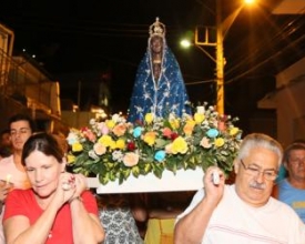 Procissão de Nossa Senhora Aparecida reúne centenas no Catarcione
