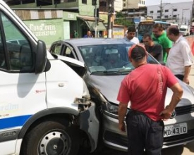 Ambulância de Bom Jardim bate em carro em Conselheiro Paulino